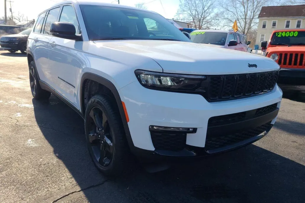 2025 Jeep Grand Cherokee Limited photo 1