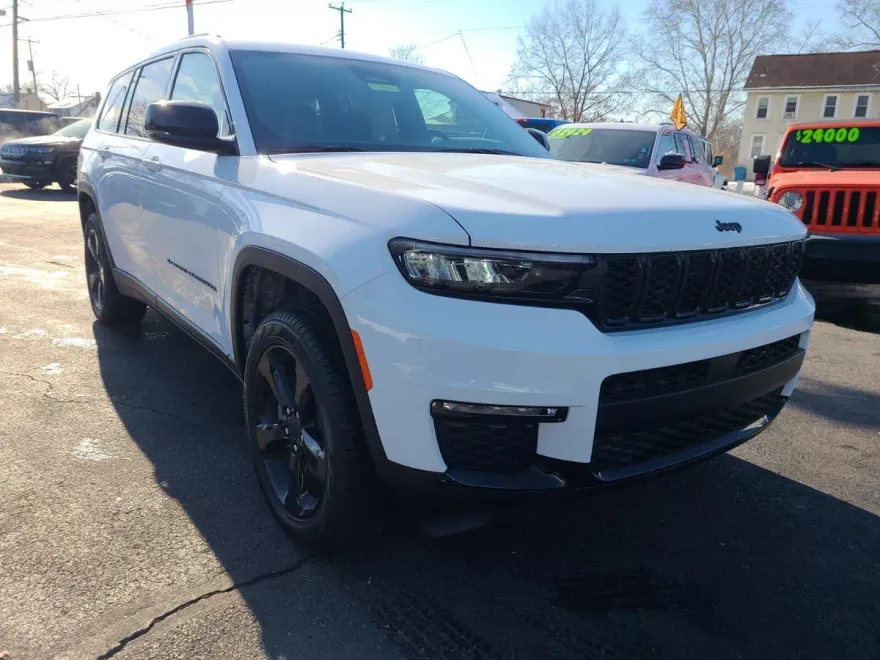 2025 Jeep Grand Cherokee Limited photo 1