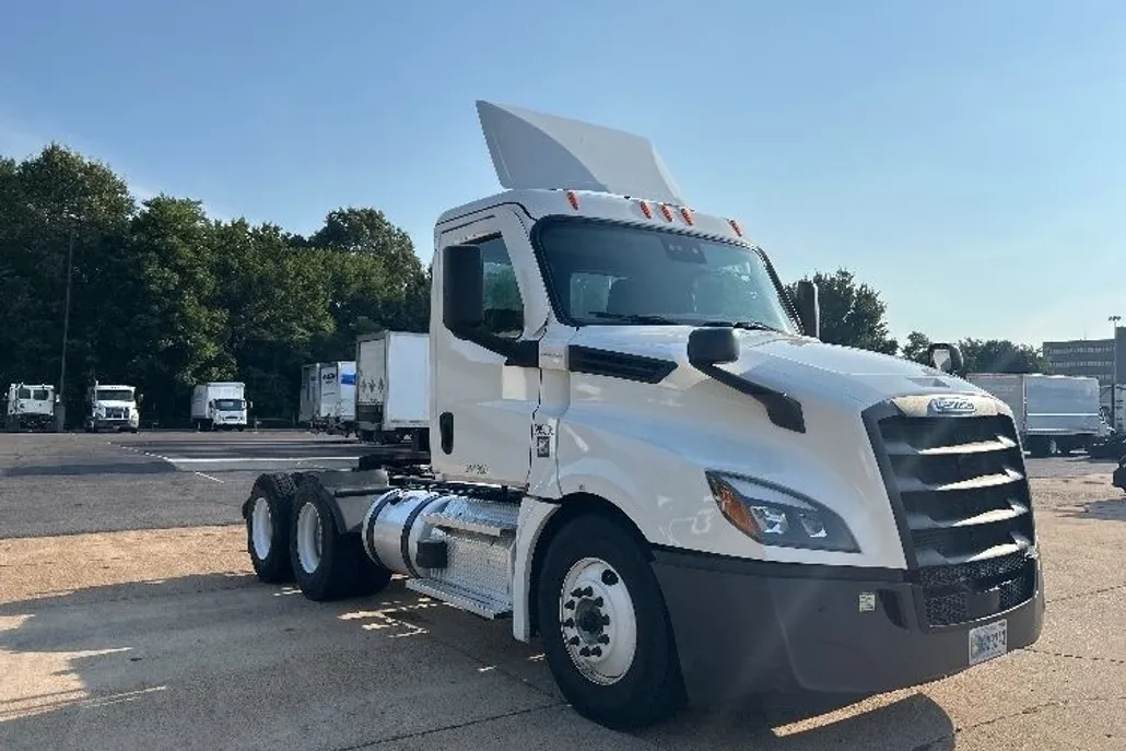 2023 Freightliner Cascadia 126" Day cab photo 1