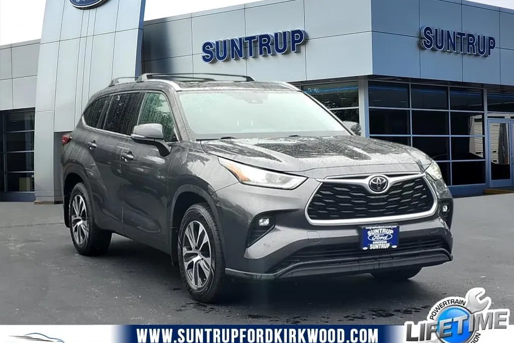 2020 Toyota Highlander XLE photo 1