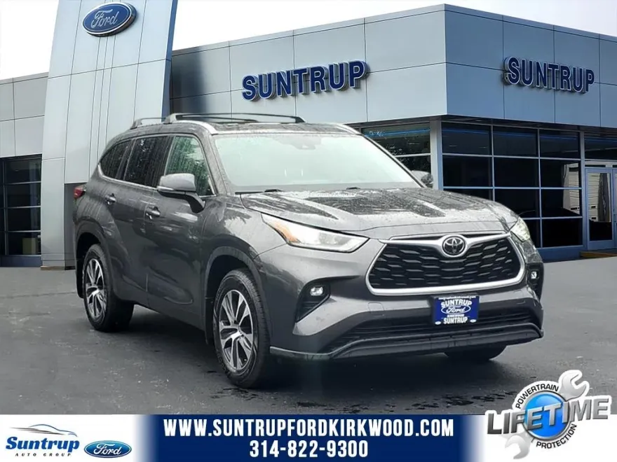 2020 Toyota Highlander XLE photo 1
