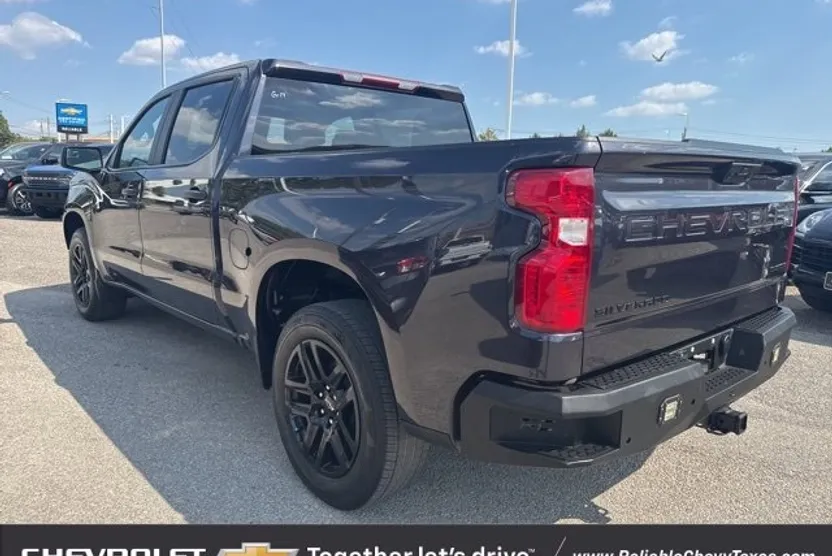 2022 Chevrolet Silverado Custom photo 1