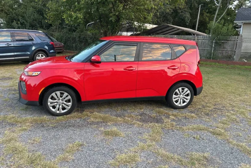 2020 Kia Soul LX photo 1