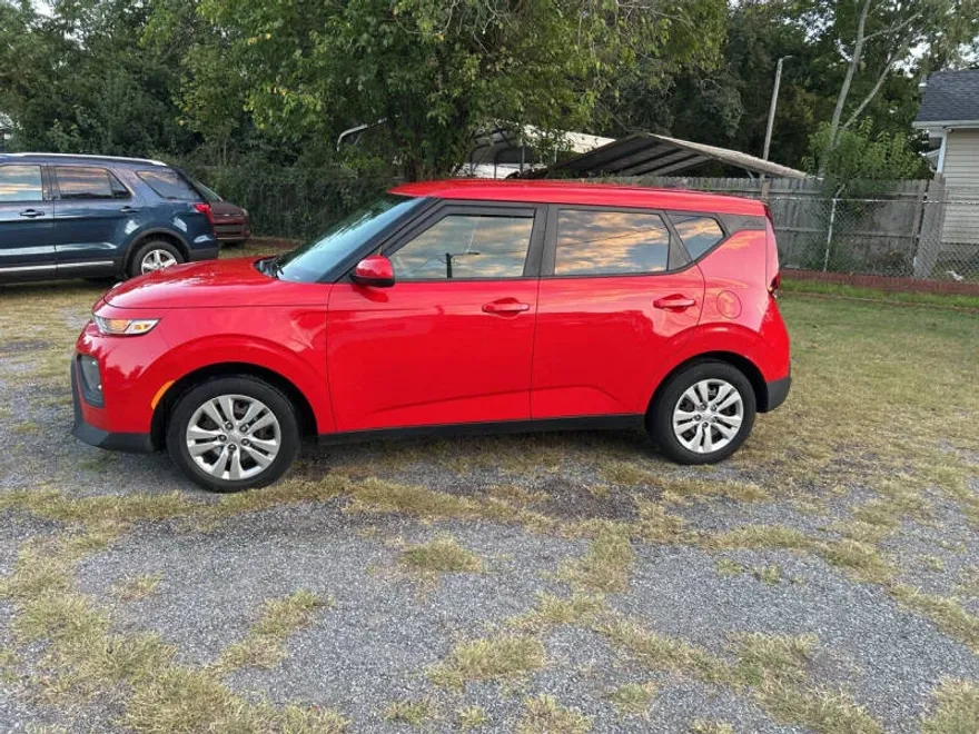 2020 Kia Soul LX photo 1