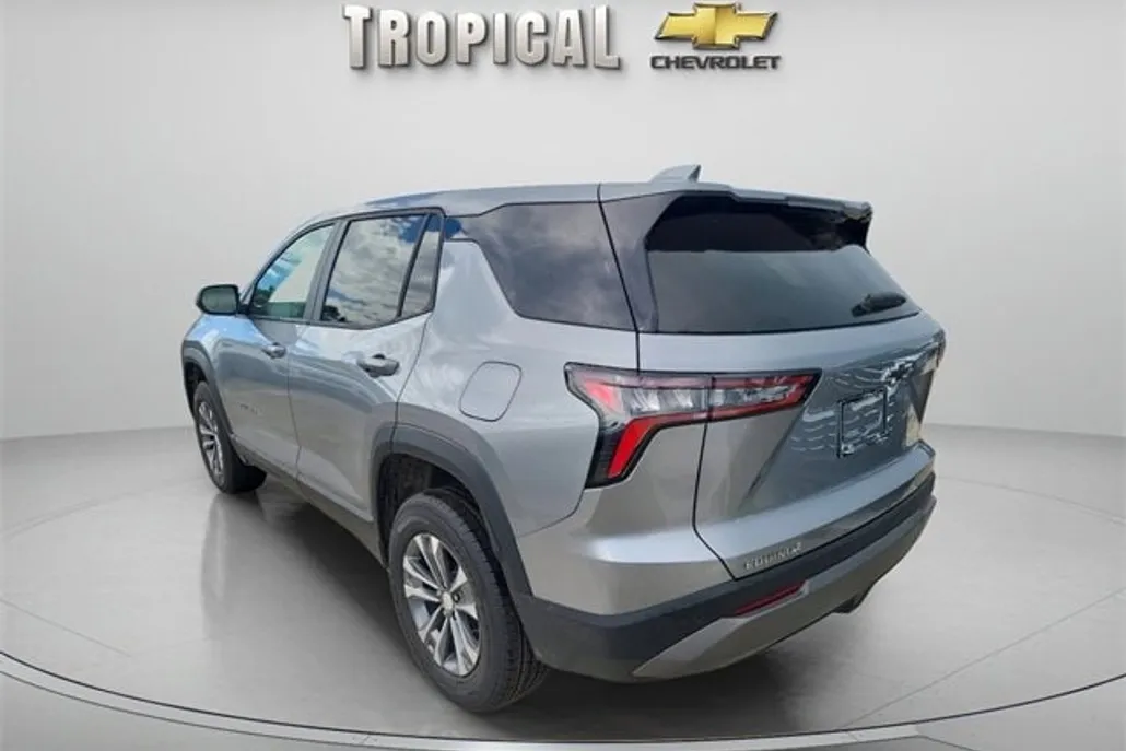 2026 Chevrolet Equinox LT photo 1