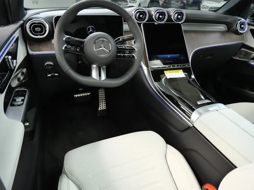 2026 Mercedes Benz GLC 300 4MATIC photo 1