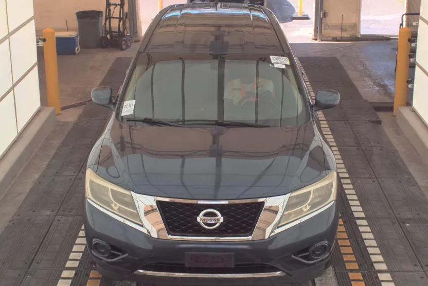 2013 Nissan Pathfinder S photo 1