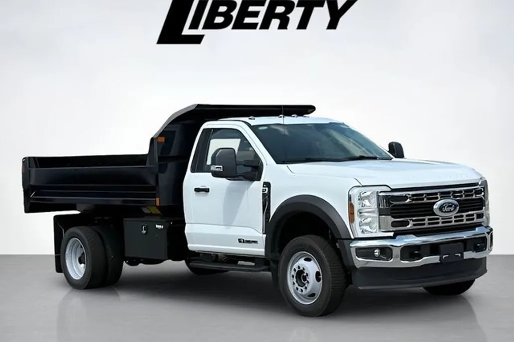 2025 Ford F-550 photo 1