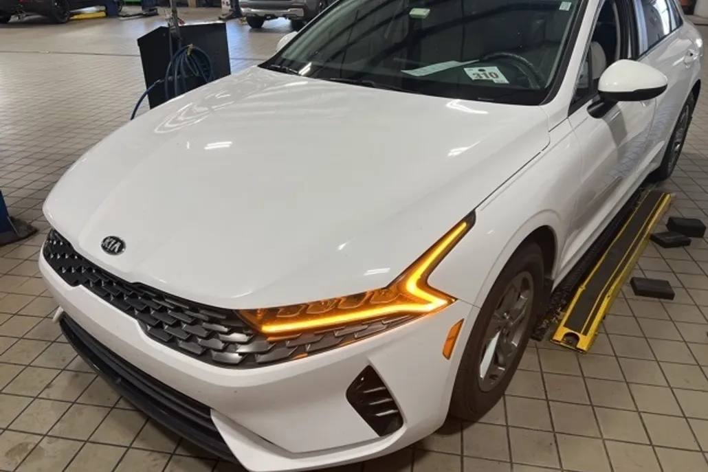2021 Kia K5 LXS photo 1
