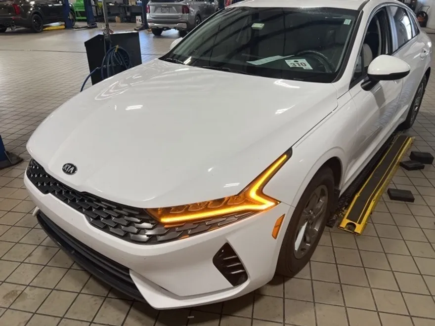 2021 Kia K5 LXS photo 1