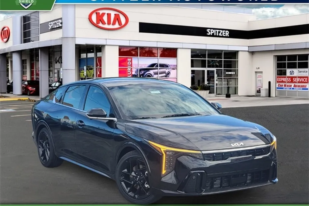 2025 Kia K4 GT-Line Turbo photo 1