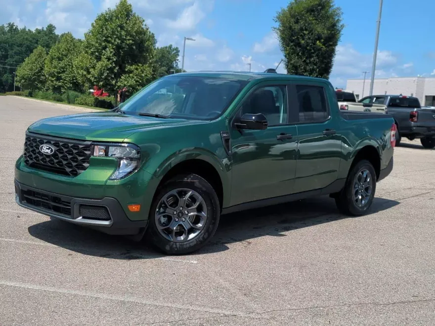2025 Ford Maverick XLT photo 1