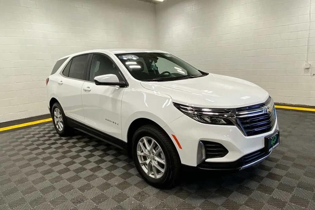 2024 Chevrolet Equinox LT photo 1