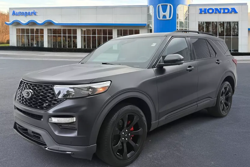 2023 Ford Explorer ST photo 1