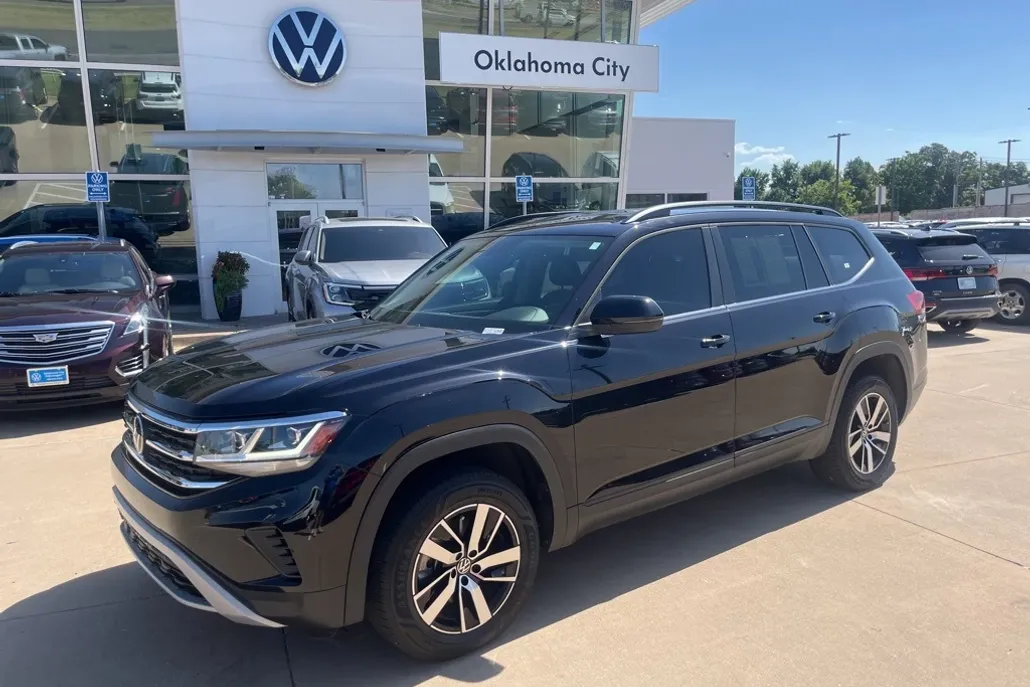 2023 Volkswagen Atlas SE photo 1