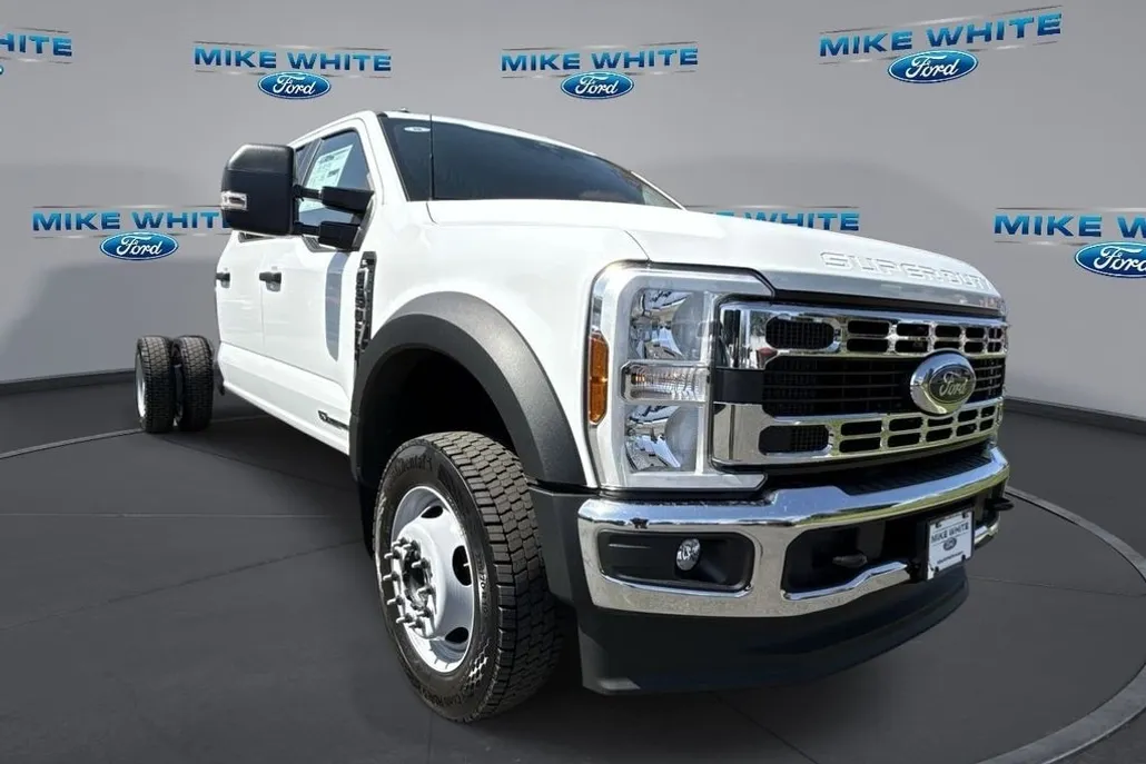 2025 Ford F-550 photo 1