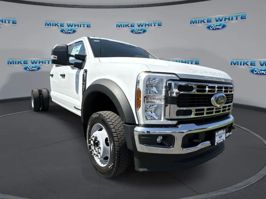 2025 Ford F-550 photo 1