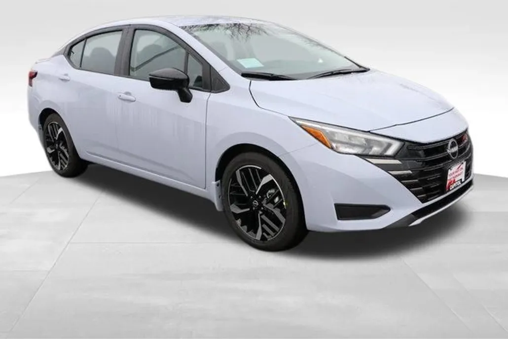 2025 Nissan Versa 1.6 SR photo 1