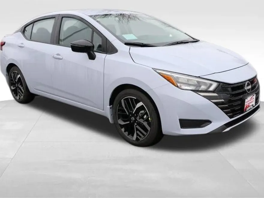 2025 Nissan Versa 1.6 SR photo 1