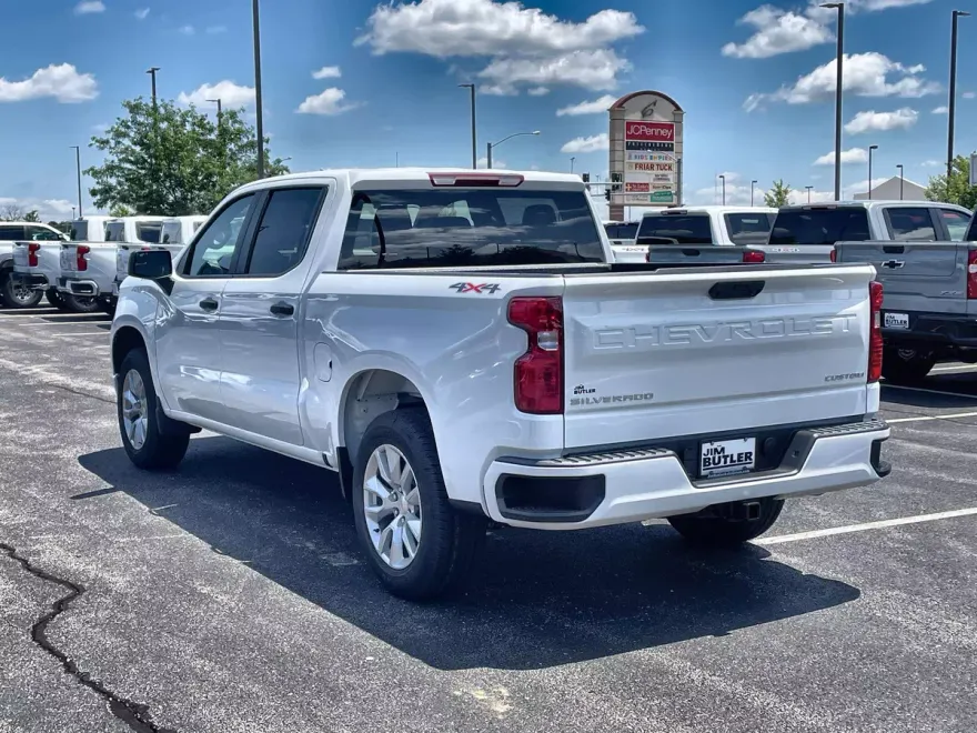 2025 Chevrolet Silverado 1500 Custom photo 1