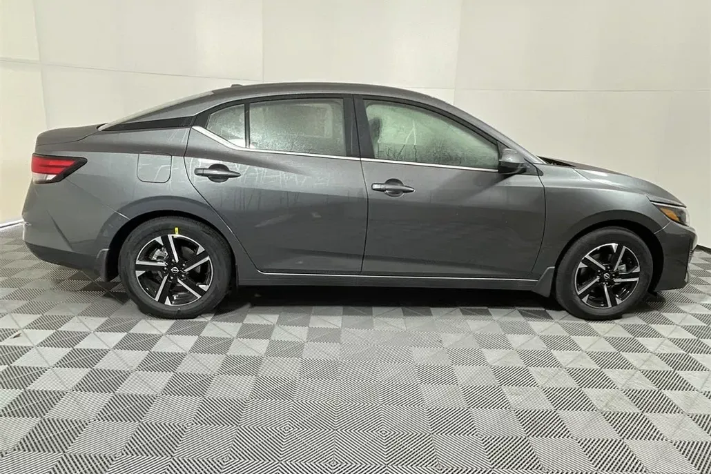 2025 Nissan Sentra SV photo 1
