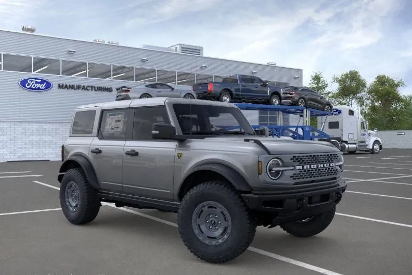 2025 Ford Bronco Badlands photo 1