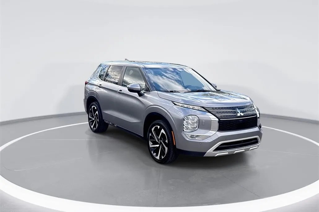 2022 Mitsubishi Outlander SE photo 1