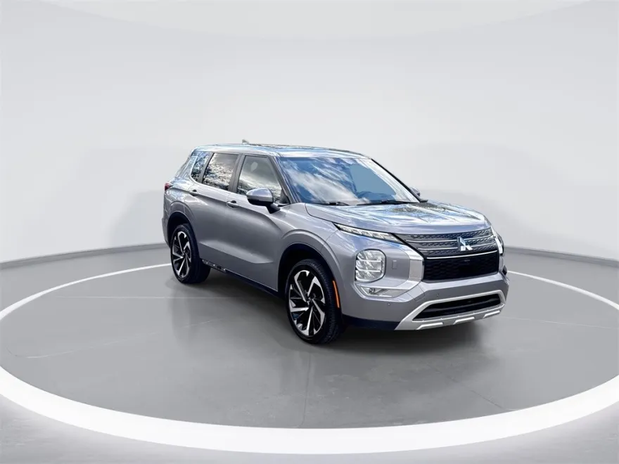 2022 Mitsubishi Outlander SE photo 1