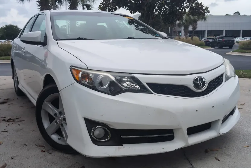 2012 Toyota Camry SE photo 1