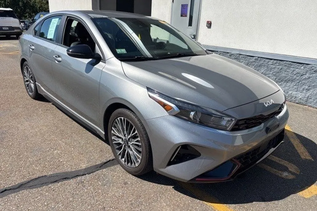 2023 Kia Forte GT-Line photo 1