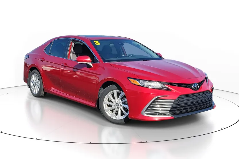2023 Toyota Camry LE photo 1