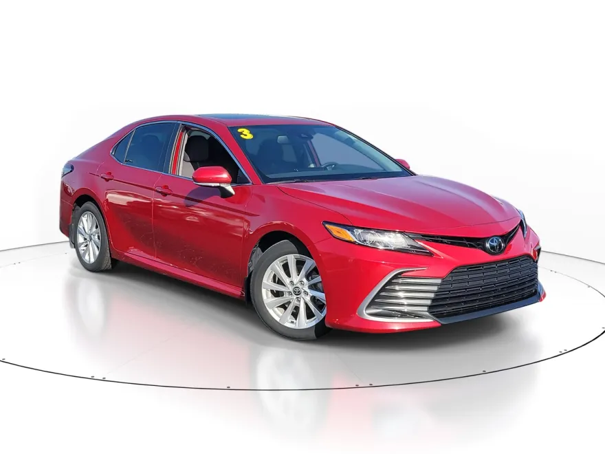 2023 Toyota Camry LE photo 1
