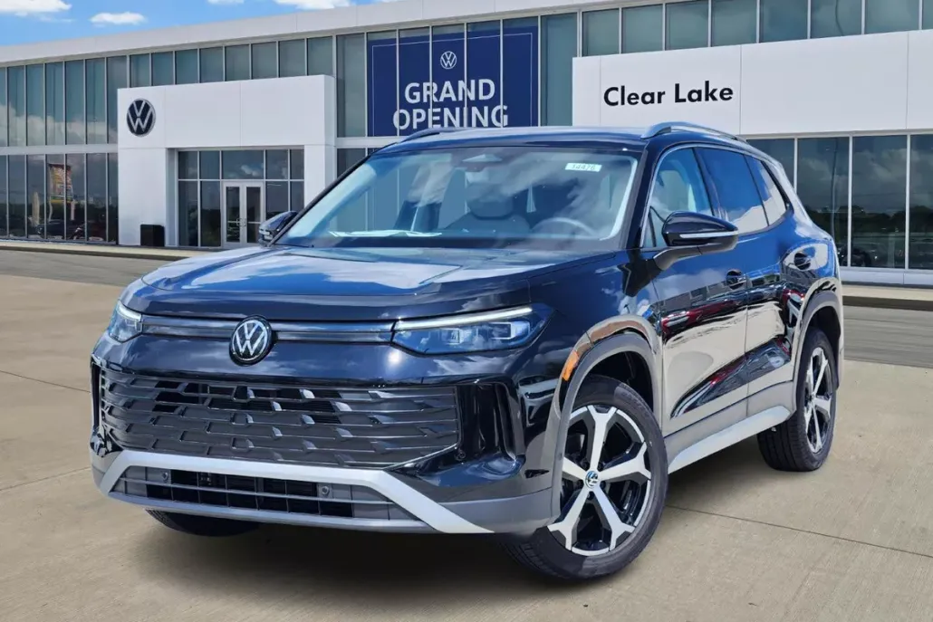 2025 Volkswagen Tiguan SE photo 1