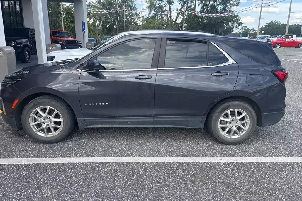 2023 Chevrolet Equinox LT photo 1