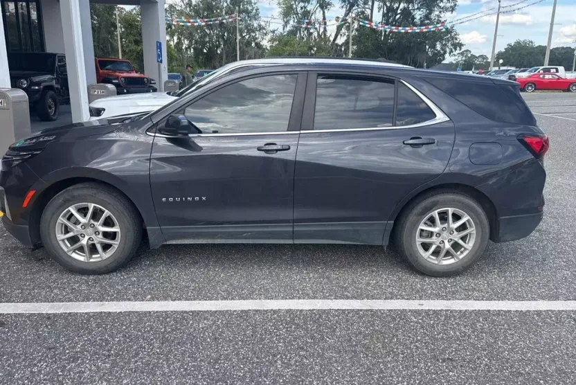 2023 Chevrolet Equinox LT photo 1