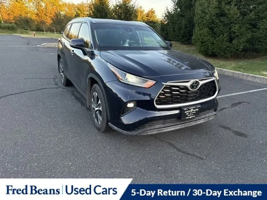 2021 Toyota Highlander XLE photo 1