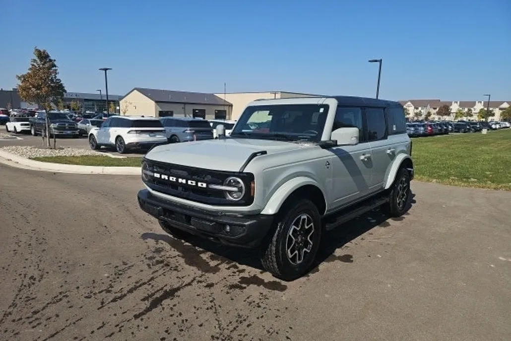 2024 Ford Bronco Outer Banks photo 1