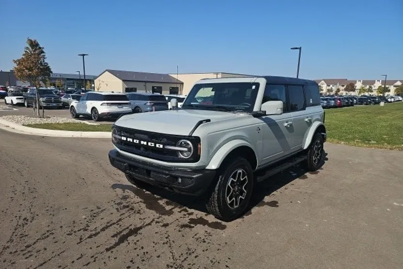 2024 Ford Bronco Outer Banks photo 1