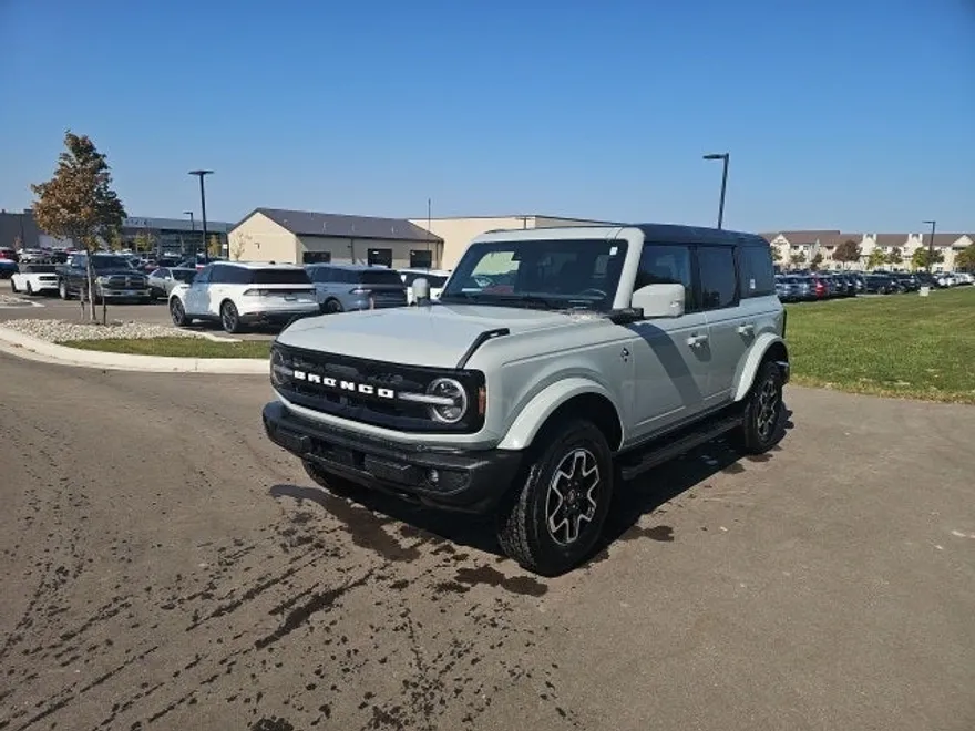 2024 Ford Bronco Outer Banks photo 1
