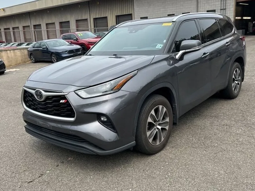 2021 Toyota Highlander XLE photo 1