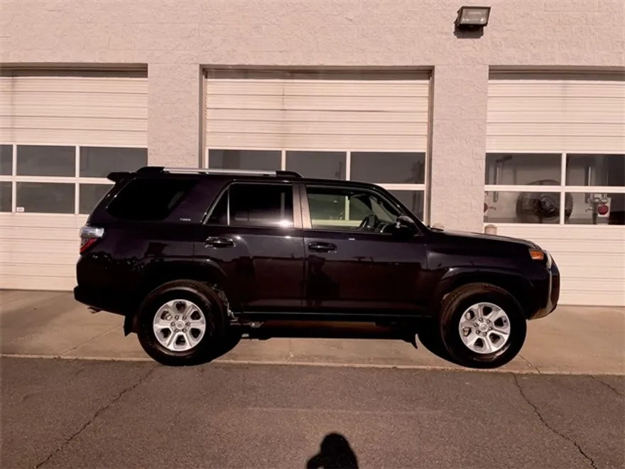 2024 Toyota 4Runner SR5 Premium photo 1