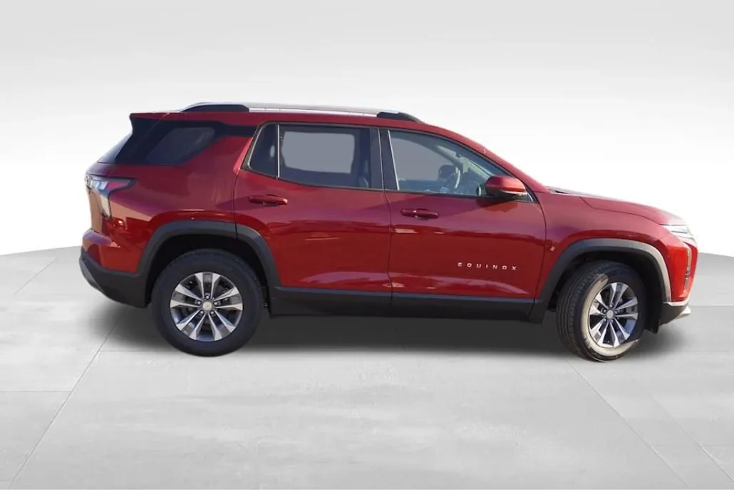 2025 Chevrolet Equinox LT photo 1