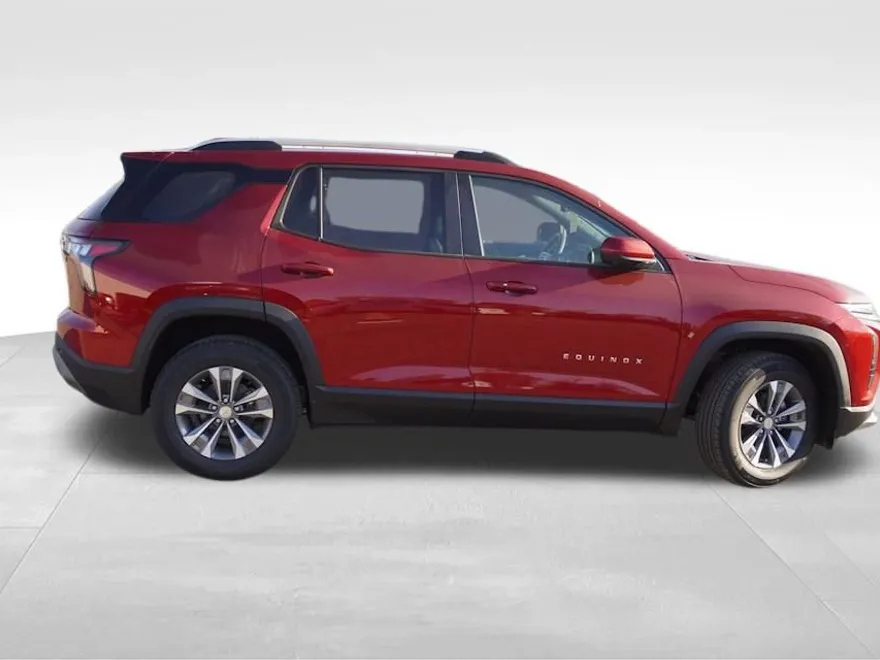 2025 Chevrolet Equinox LT photo 1