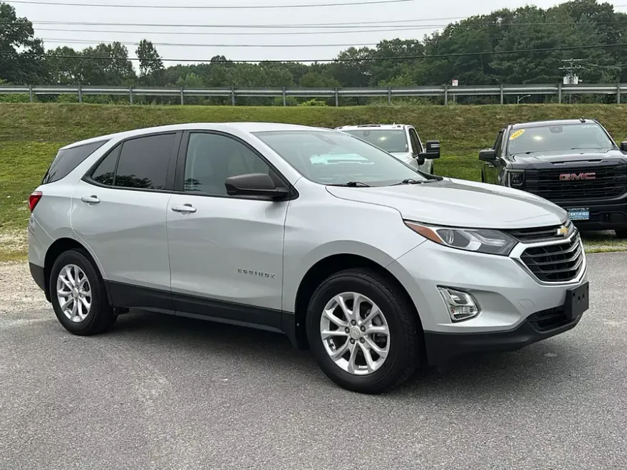 2021 Chevrolet Equinox LS photo 1