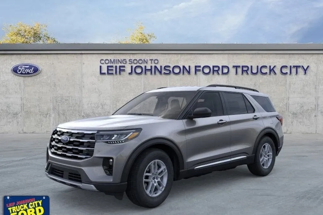 2025 Ford Explorer photo 1