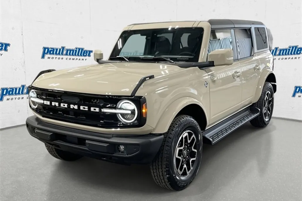 2025 Ford Bronco Outer Banks photo 1