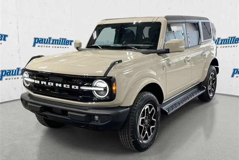 2025 Ford Bronco Outer Banks photo 1