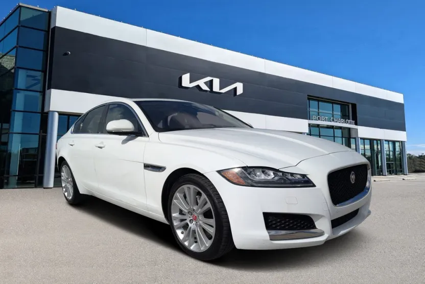 2018 Jaguar XF 25t Prestige photo 1