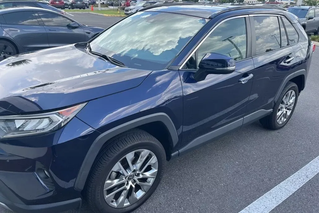 2021 Toyota RAV4 Limited photo 1