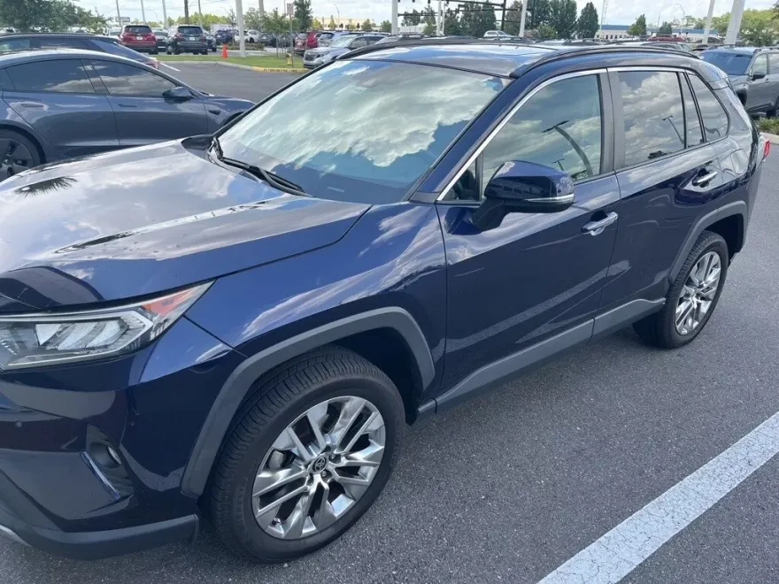 2021 Toyota RAV4 Limited photo 1